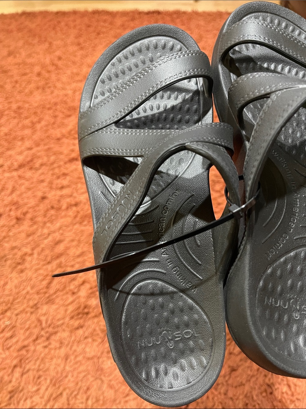 Nuu Sol Strappy Comfort Sandals